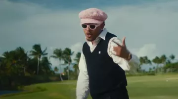 Gorra plana Chanel Pink & Cream Tweed usada por Myke Towers en Myke Towers, Renn, Nio García, Yexel - MAQUILLAJE (Remix) Video Oficial
