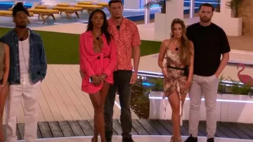 Minivestido con detalle de corbata de Jacquemus usado por Uma Jammeh como se ve en Love Island (T11E26)