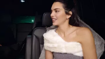 Bottega Veneta Mini-robe en laine texturée portée par Kendall Jenner comme on le voit dans The Kardashians (S05E07)