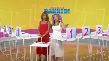 Sandalias Birkenstock Arizona Big Buckle Slide usadas por Jenna Bush Hager en Today with Hoda & Jenna el 4 de julio de 2024