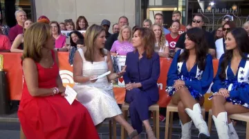 Vestido A.L.C. Isabel Fit & Flare en Rouge usado por Hoda Kotb como se ve en Today with Hoda & Jenna el 4 de julio de 2024