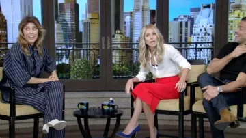 Pantalon large Sandro Wightfall porté par Jennifer Esposito comme on le voit dans LIVE with Kelly and Mark le 3 juillet 2024