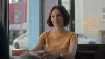 Levi The Perfect Tee worn by Pippa 'Pip' Fitz-Amobi (Emma Myers) as seen in A Good Girl's Guide to Murder (S01E02)