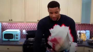 Pull floral Alexander McQueen en coton biologique porté par Zac (Devale Ellis) comme on le voit dans les Sistas de Tyler Perry (S07E16)