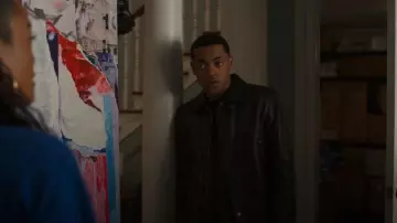Blouson aviateur en cuir Saint Laurent pour homme porté par Tariq St. Patrick (Michael Rainey Jr.) tel qu’on le voit dans Power Book II : Ghost (S04E05)