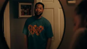 Denim Tears Offset Shirt 2 porté par Emmett Washington (Jacob Latimore) comme on le voit dans The Chi (S06E16)