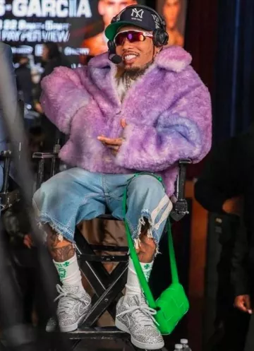 Chaqueta Erl Purple Gradient Shearling Jacket usada por Gervonta Davis en la cuenta de Instagram @iqfits