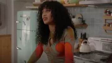 Ulla Johnson Madeline Blusa de ojo de cerradura fruncida usada por Olivia Baker (Samantha Logan) como se ve en All American (T06E14)