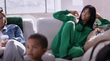 Jolie petite chose vert vif plissé bouton sur le devant Chemise surdimensionnée portée par R KyleLynn comme on le voit dans Teen Mom : The Next Chapter (S02E04)