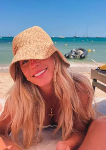 Aureum Collective Taya Gold Tiger Eye Pendant Necklace worn by  Alix Earle on her Instagram Post on July 8, 2024