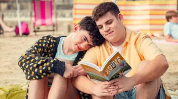 Heartstopper: Gender Queer: A Memoir Book by Maia Kobabe read by Isaac Henderson (Tobie Donovan) in  season 3