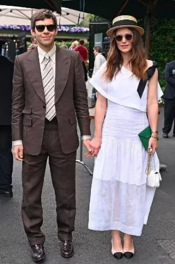 Chanel Lambskin Grosgrain Cap Toe CC Slingback Flats usado por Keira Knightley en Wimbledon el 10 de julio de 2024