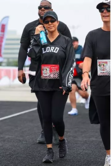 Gorra de béisbol de los New York Yankees '47 usada por Kourtney Kardashian en el maratón Run Travis Run 5K el 6 de julio de 2024