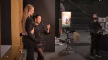 Minifalda Mugler Cut Out en Negro usada por Kourtney Kardashian como se ve en The Kardashians (T05E08)