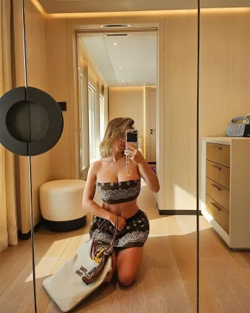 Top halter de popelina de Miu Miu usado por Sydney Sweeney en su publicación de Instagram el 6 de julio de 2024
