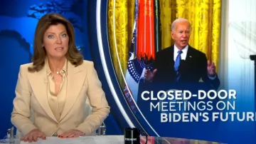 Michael Kors Hansen Camisa con botones en la parte delantera usada por Norah O'Donnell vista en CBS Evening News el 10 de julio de 2024