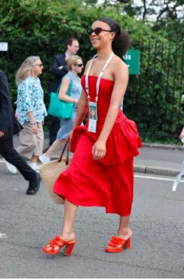 Mules Sezane High Clarisse portées par India Amarteifio à Wimbledon le 11 juillet 2024