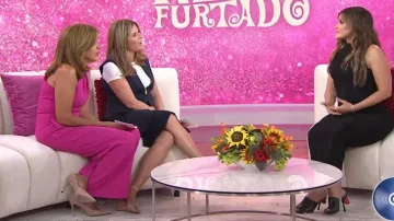 Mules en cuir Moschino 100 mm avec motif de cœur portées par Nelly Furtado, comme on le voit dans Today le 11 juillet 2024