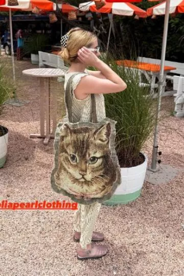 Miu Miu Miu Glimpse Lunettes de soleil portées par Emma Roberts sur sa Story Instagram le 10 juillet 2024