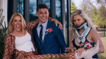 Atuendos de la película Mean Girls: Busy Philipps lleva un chándal GG de Gucci para interpretar a la Sra. George