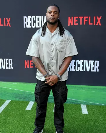 Pantalones cargo con cremallera interior de nailon negro de Givenchy usados por Davante Adams en la cuenta de Instagram @raiders