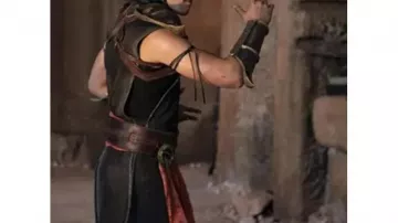 Costumes from Mortal Kombat 11: Liu Kang is wearing black and red pants