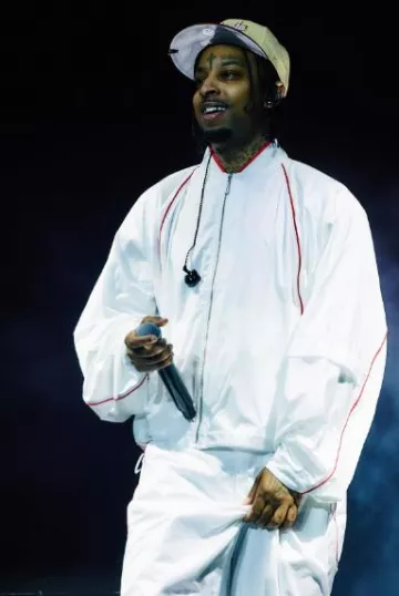 Pantalones de chándal Nike x Jacquemus White Piped usados por 21 Savage en la cuenta de Instagram @21savage