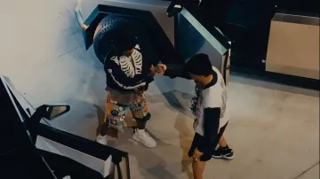 Jil Sander White Chunky Orb Sneakers portées par Rylo Rodriguez à Veeze - F.A.F (ft. Rylo Rodriguez) [Official Music Video]