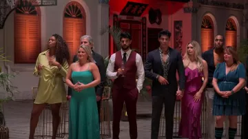 Mini vestido H&M Drapey Satin Wrap usado por Jenna Dasilva Hassiman como se ve en The Mole (T02E10)