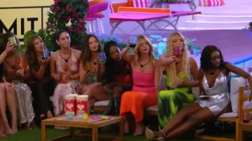 Vestido de cadena drapeado Shein usado por JaNa Craig como se ve en Love Island (T06E26)