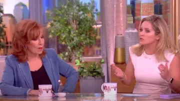 L’Agence Wayne Crop Double Breast Jacket portée par Joy Behar comme on le voit dans The View le 15 juillet 2024