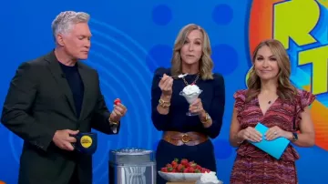 Robe Ulla Johnson Bendetta en saphir violet portée par Lori Bergamotto comme on le voit dans Good Morning America le 12 juillet 2024