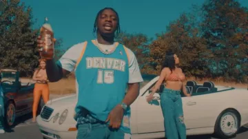 Mitchell & Ness 2003-04 Denver Nuggets #15 Anthony Maillot bleu clair porté par Sleepy Hallow dans Sleepy Hallow - Oui Freestyle ft. Sheff G (Vidéo officielle)