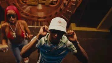 Casablanca & Red Diamond CC Bucket Hat usado por Rob49 en Rob49 - "Homebody Remix" Feat. Moneybagg Yo, Bossman Dlow, Skilla Baby (Video Musical)