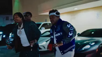 Louis Vuitton Azul y Gris Oscuro LV Bouclette Varsity Jacket usado por BossMan Dlow en Rob49 - "Homebody Remix" feat. Moneybagg Yo, Bossman Dlow, Skilla Baby (Video musical)