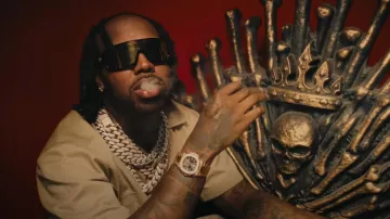 Patek Philippe Nautilus en or rose et noir porté par EST Gee dans 42 Dugg - Since When (feat. EST Gee) [Clip officiel]