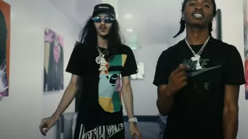 Pantalones cortos Supreme Black Mesh Slapshot Logo usados por BabyTron en BabyTron y Certified Trapper - Saucony (Video Oficial)