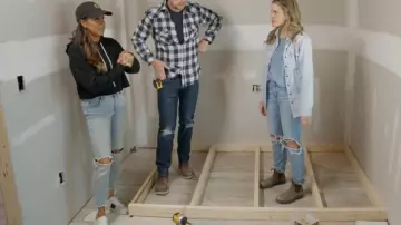 Baskets basses Gucci Ace Leather Web portées par Taniya Nayak comme on le voit dans Battle on the Beach (S04E05)