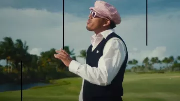 Gorra plana Chanel Pink & Cream Tweed usada por Myke Towers en Myke Towers, Renn, Nio García, Yexel - MAQUILLAJE (Remix) Video Oficial
