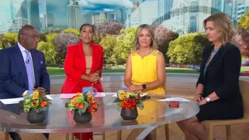 Cinq a Sept Khloé Blazer de manga fruncida usado por Christine Roman como se ve en Today el 18 de julio de 2024