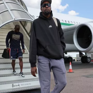 Prada Matte Black Angular Impavid Sunglasses worn by Kevin Durant on the Instagram account @nbafashionfits