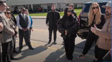 Jordan Jordan 1 High Rookie usado por Khloé Kardashian como se ve en The Kardashians (T05E09)