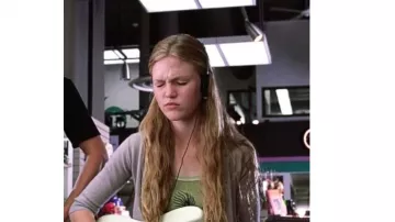 10 Things I Hate About You Movie Accessories: Kat Stratford (Julia Stiles) is using Koss Black Headphones
