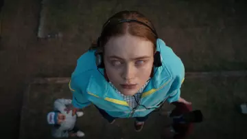 Stranger Things Season 4 Accessories: Max Mayfield (Sadie Sink) is using Realistic Nova 45 Headphones