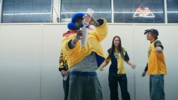 Louis Vuitton Monogram Azul Cuero & Oro LV Initiales Cinturón usado por Lil Yachty en Lil Yachty - Let's Get On Dey Ass (Video Oficial)