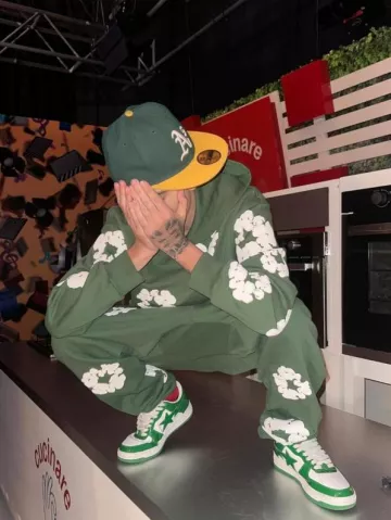 Sudadera con capucha Denim Tears Green Cotton Wreath usada por Lucho SSJ en la cuenta de Instagram @luchossj