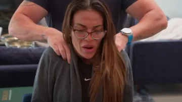 Nike Sportswear Essential Camiseta corta delgada para mujer usada por Dolores Catania como se ve en The Real Housewives of New Jersey (T14E11)