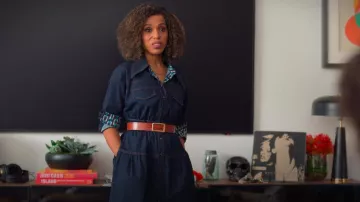 Diane Von Furstenberg Robe chemise midi en denim Furiosa portée par Paige Alexander (Kerry Washington) comme on le voit dans UnPrisoned (S02E06)