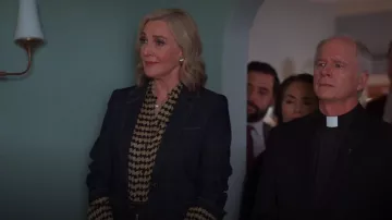 Cinq A Sept Blazer Khloe porté par Nadine Gregory (Brenda Strong) comme on le voit dans UnPrisoned (S02E08)