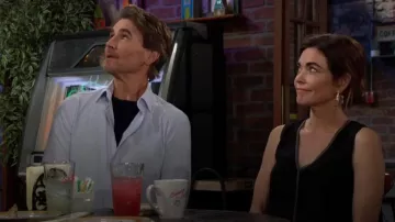 Top Ryder crudo usado por Victoria Newman (Amelia Heinle) como se ve en The Young and the Restless el 11 de julio de 2024